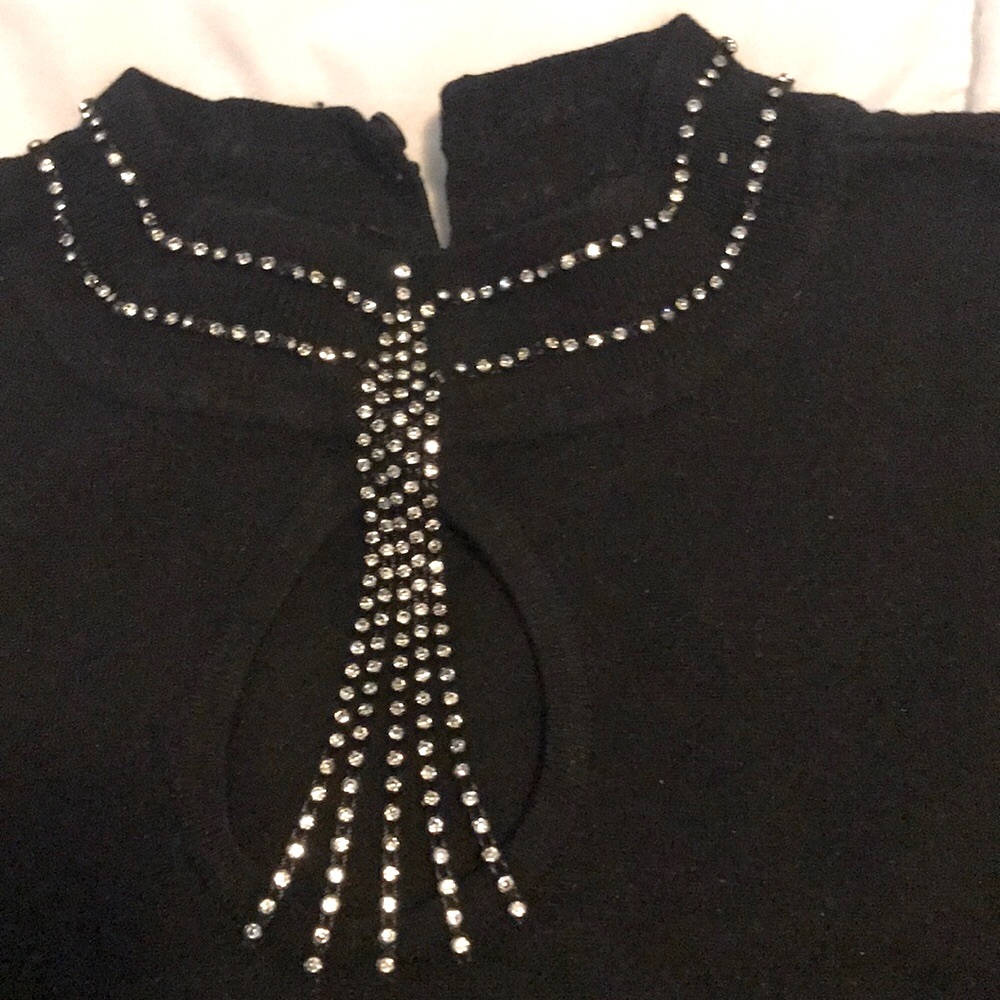 ✨Host pick ✨Rhinestone detail black sweater!
